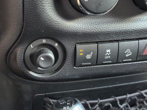 Used 2013 Jeep Wrangler Unlimited Sahara AWD/4WD image 19