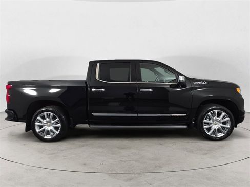 Used 2022 Chevrolet Silverado 1500 High Country w/ High Country Premium Package image 6