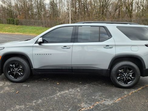 Used 2023 Chevrolet Traverse LT image 7