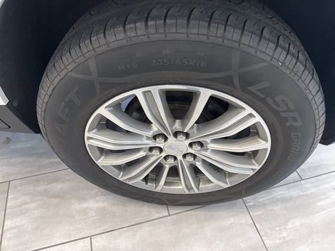Used 2017 Cadillac XT5 Luxury AWD/4WD image 9