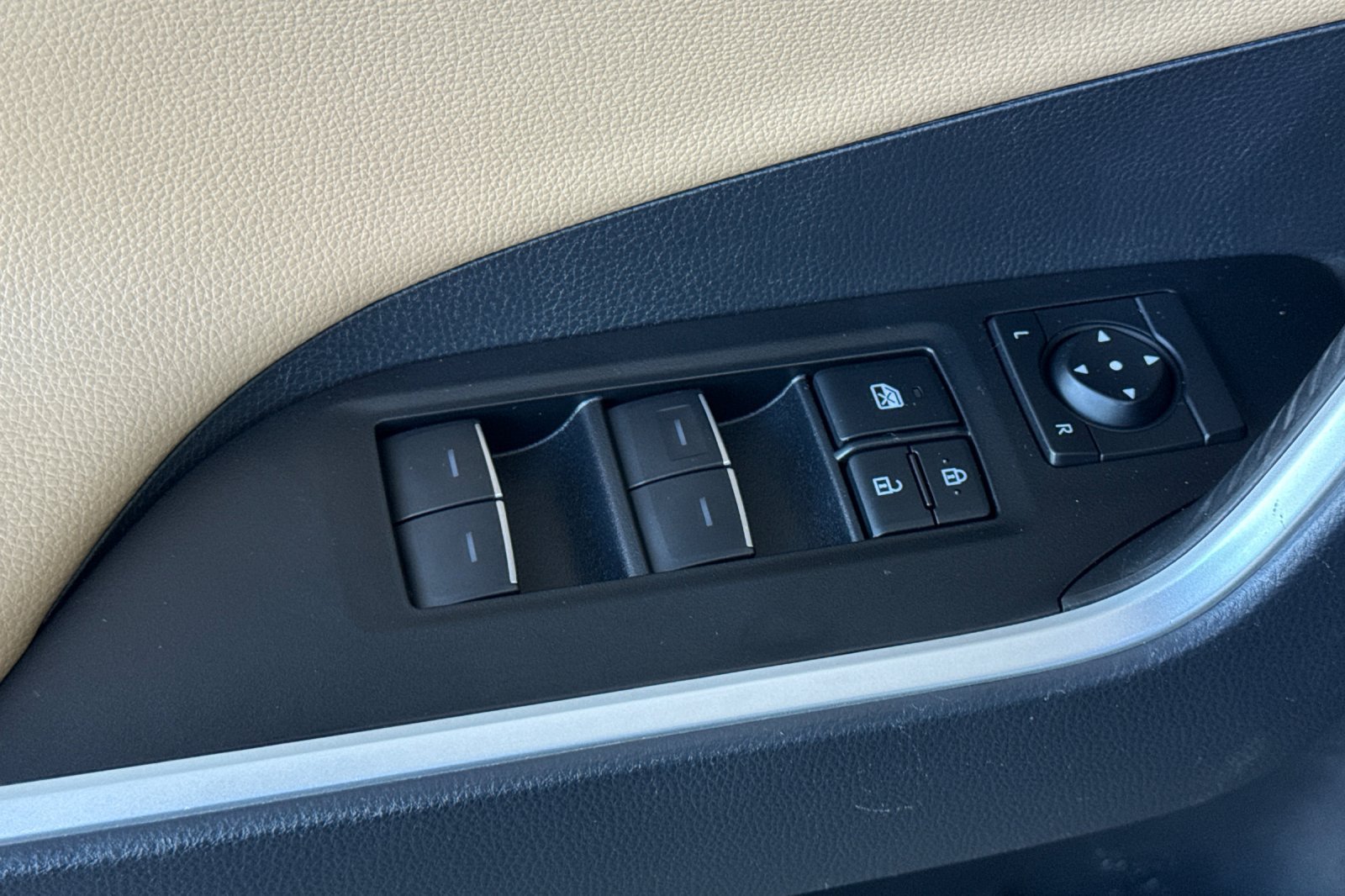 Certified 2025 Toyota RAV4 Limited w/ Advanced Technology Package AWD/4WD image 18