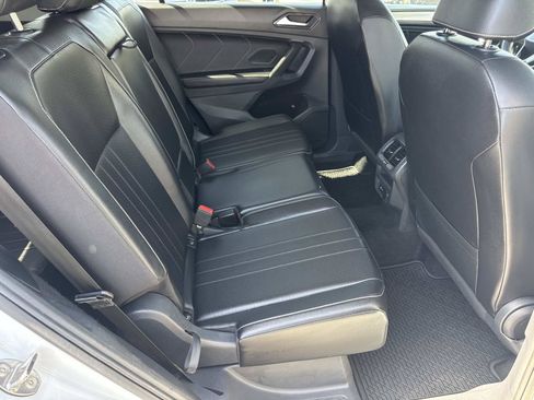 Certified 2024 Volkswagen Tiguan SE FWD image 32