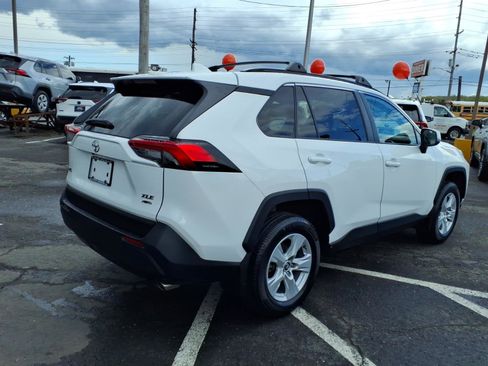 Certified 2020 Toyota RAV4 XLE w/ Convenience Package AWD/4WD image 6