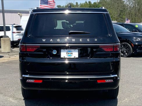Used 2025 Jeep Wagoneer Series III w/ Premium Group I AWD/4WD image 4