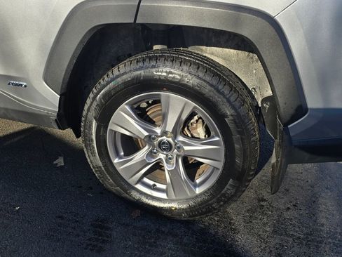 Used 2022 Toyota RAV4 XLE image 4