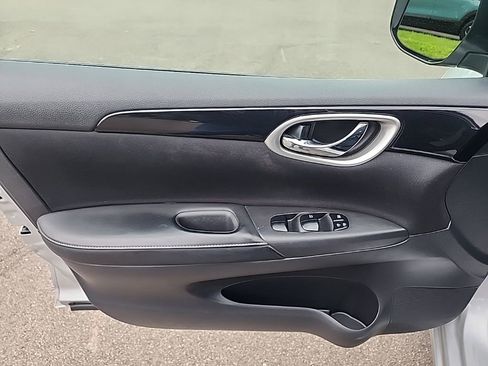 Used 2019 Nissan Sentra SV FWD image 13