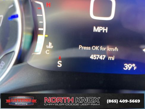 Used 2024 Chrysler Pacifica Touring-L image 31