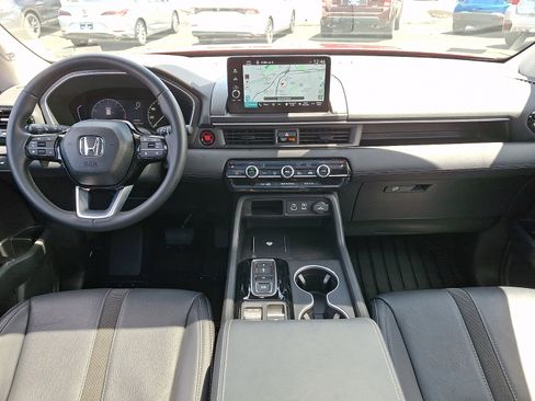 Used 2025 Honda Pilot Touring image 11
