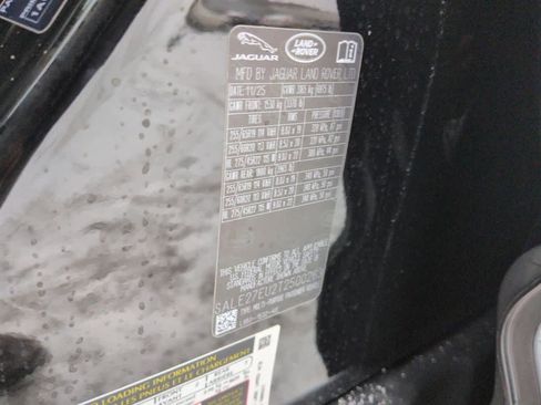 New 2026 Land Rover Defender 110 X-Dynamic SE image 39