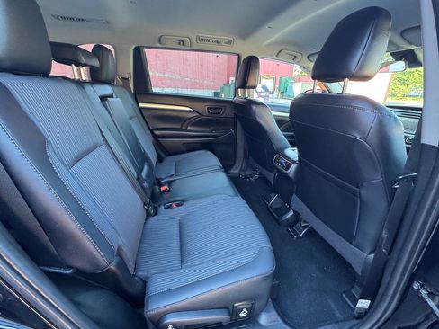Used 2019 Toyota Highlander Plus AWD/4WD image 13