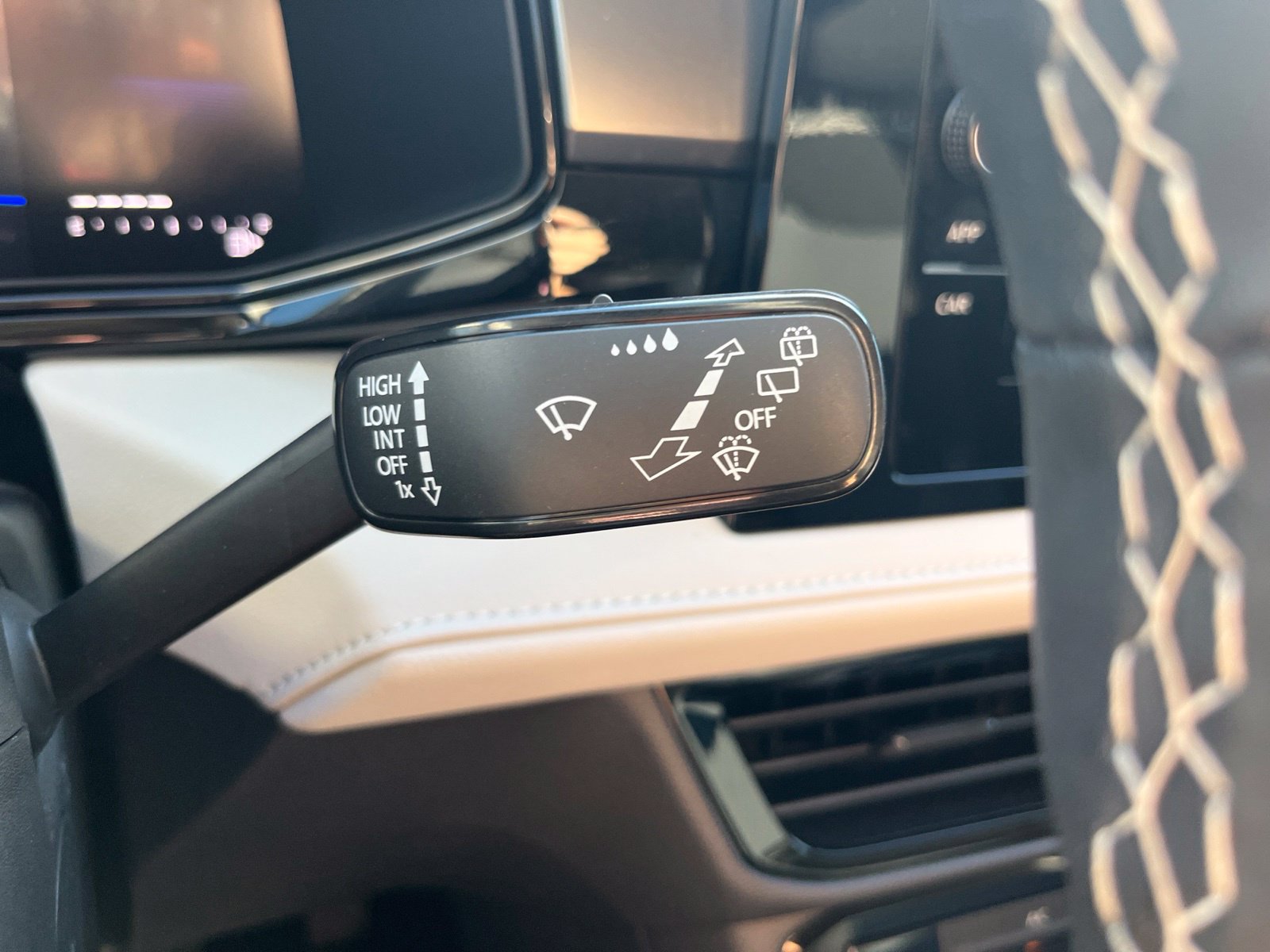 Certified 2025 Volkswagen Taos S FWD image 17