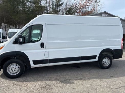 Used 2024 RAM ProMaster 2500 w/ Convenience Group image 8