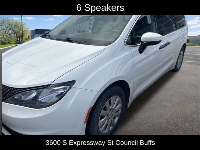 Used 2018 Chrysler Pacifica L FWD image 11