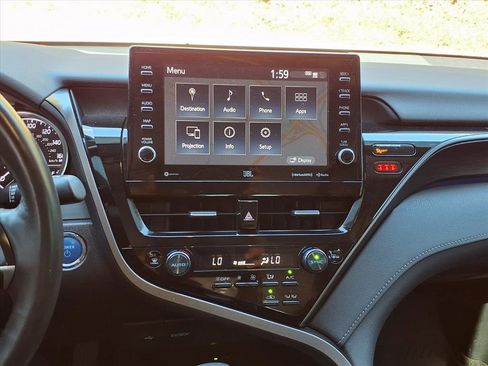 Used 2022 Toyota Camry XLE image 16