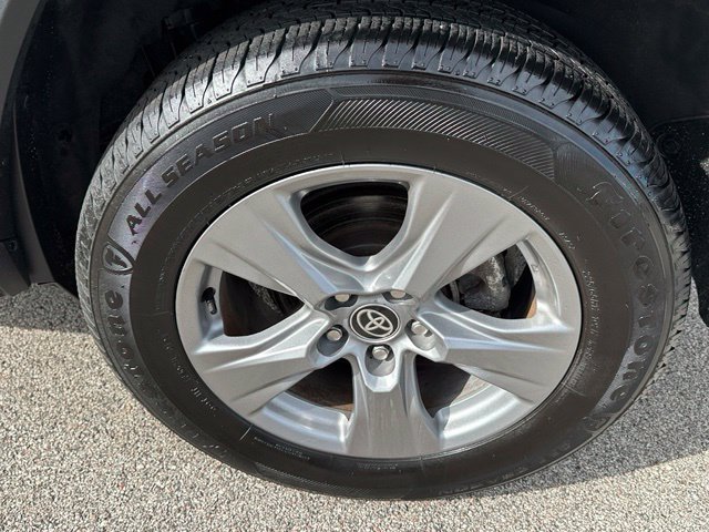 Used 2022 Toyota RAV4 XLE w/ XLE Grade Weather Package AWD/4WD image 7