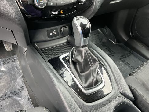 Used 2020 Nissan Rogue SV image 21