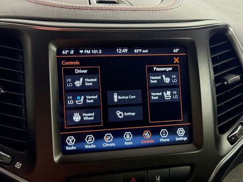 Used 2022 Jeep Cherokee Trailhawk w/ Premium Leather Package image 39