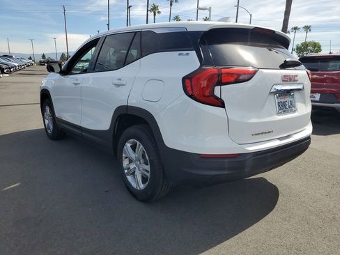 Used 2018 GMC Terrain SL image 3