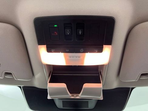 Used 2022 Nissan Pathfinder SV w/ SV Premium Package FWD image 37