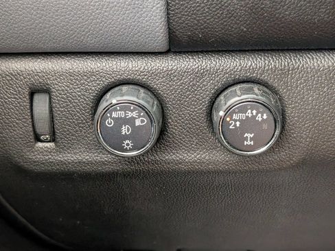 Used 2018 Chevrolet Colorado Z71 AWD/4WD image 14