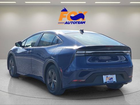 Used 2026 Toyota Prius Plug-In Hybrid image 3