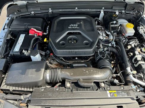 Used 2020 Jeep Wrangler Unlimited Sahara image 10