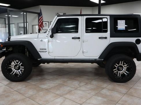Used 2017 Jeep Wrangler Unlimited Sport w/ Quick Order Package 24S AWD/4WD image 2