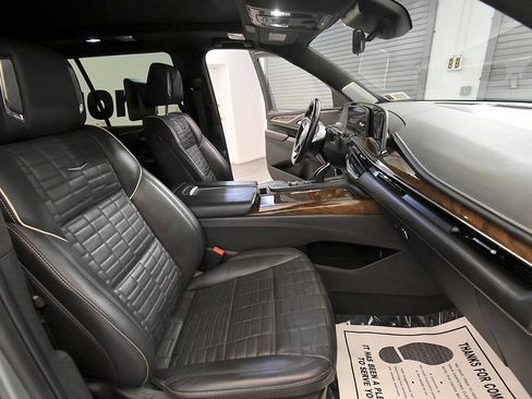 Used 2023 Cadillac Escalade Sport Platinum w/ LPO, ONYX Package AWD/4WD image 21