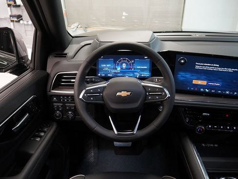 New 2025 Chevrolet Suburban Premier image 12