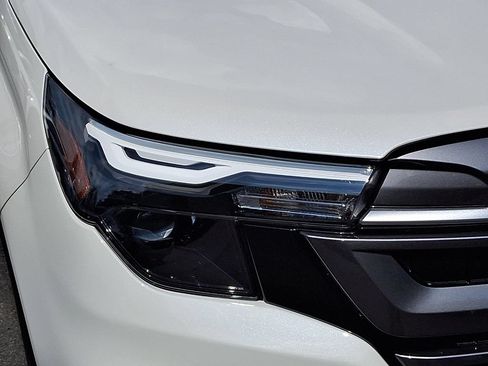 Certified 2025 Subaru Forester Premium AWD/4WD image 9