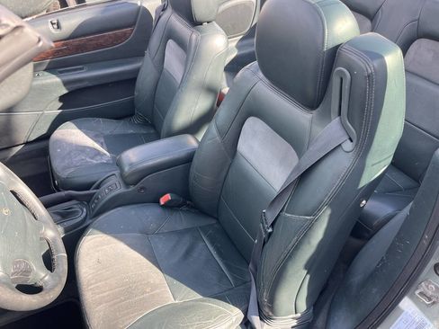 Used 2004 Chrysler Sebring Limited w/ Driver Convenience Group image 9