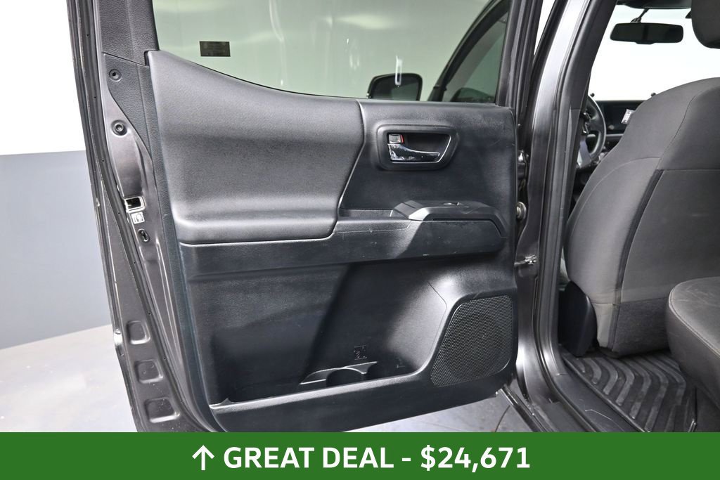 Used 2016 Toyota Tacoma TRD Sport w/ Towing Package AWD/4WD image 25