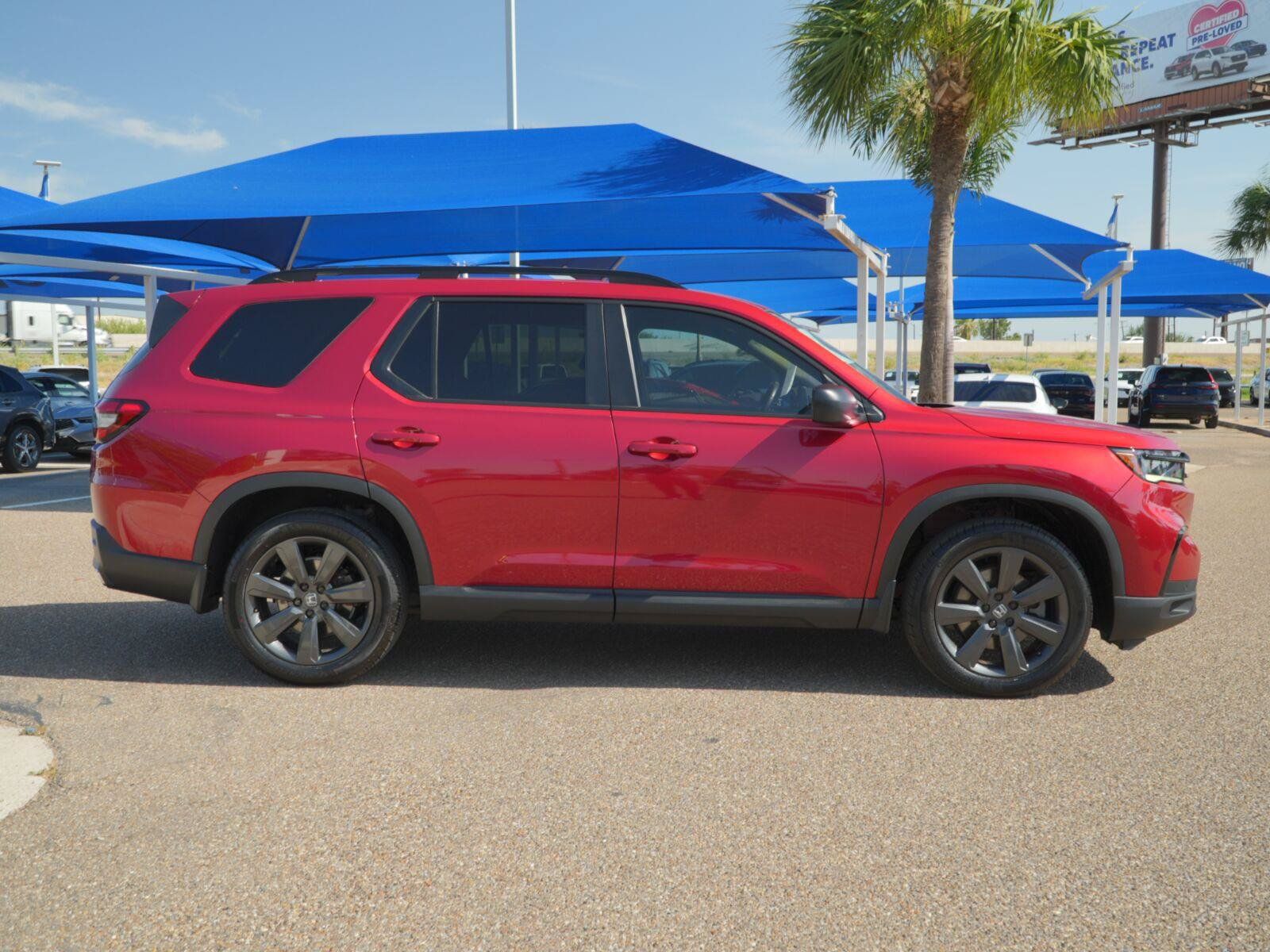 Used 2025 Honda Pilot Sport image 4