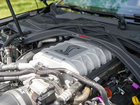 Used 2022 Ford Mustang Shelby GT500 w/ Technology Package image 21