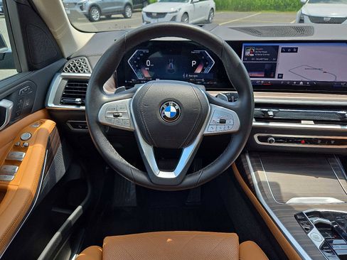 Used 2025 BMW X7 xDrive40i w/ Parking Assistance Package AWD/4WD image 11