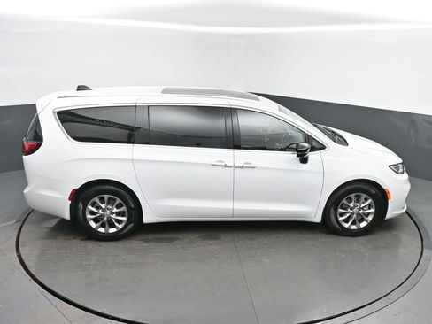 New 2026 Chrysler Pacifica Limited image 43
