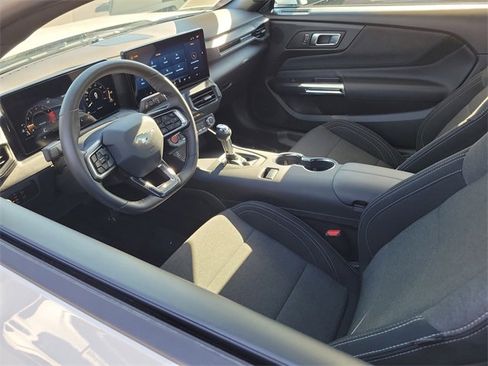 Used 2025 Ford Mustang Coupe image 3
