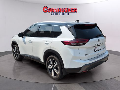 Used 2025 Nissan Rogue SL AWD/4WD image 5