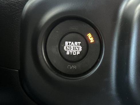 Used 2023 Jeep Gladiator Sport AWD/4WD image 28