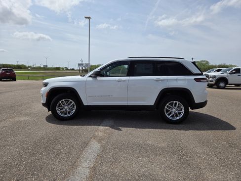 New 2026 Jeep Grand Cherokee Laredo RWD image 4