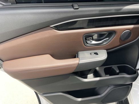 Certified 2025 Honda Pilot Elite image 19
