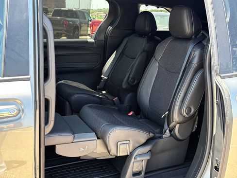 Used 2026 Toyota Sienna Limited FWD image 16