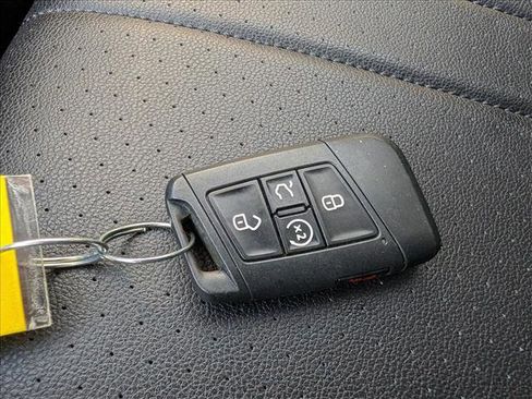 Used 2023 Volkswagen Tiguan SE image 40