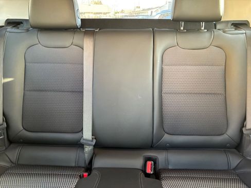 Used 2025 Chevrolet Trax LT image 38