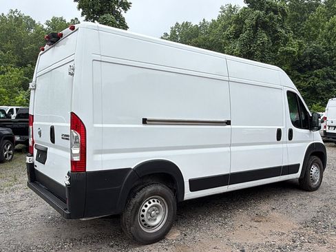 Used 2024 RAM ProMaster 2500 w/ Convenience Group FWD image 8
