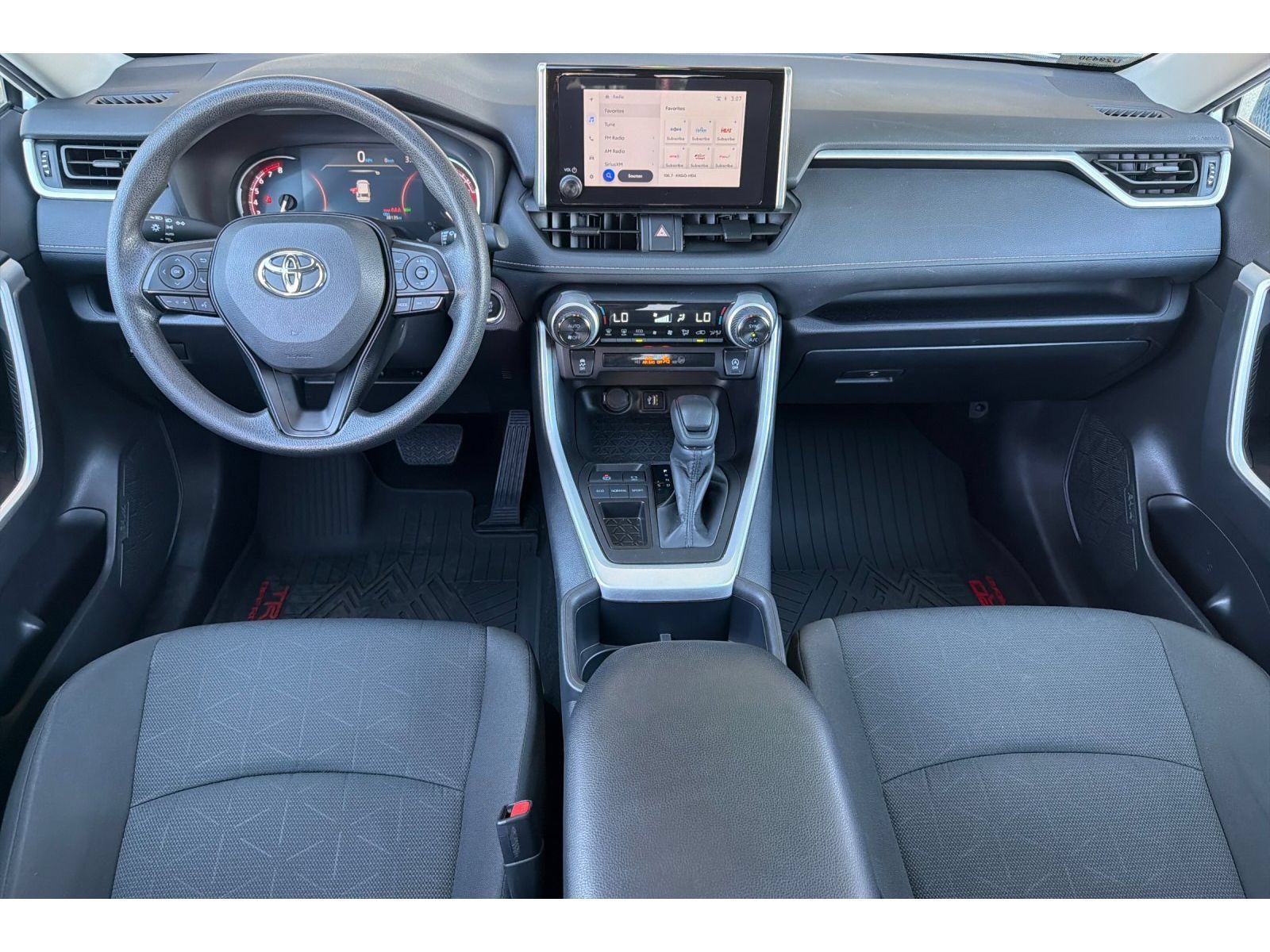 Used 2025 Toyota RAV4 XLE FWD image 15