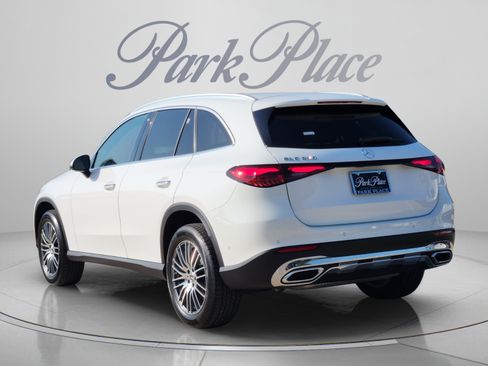 Used 2025 Mercedes-Benz GLC 300 image 3