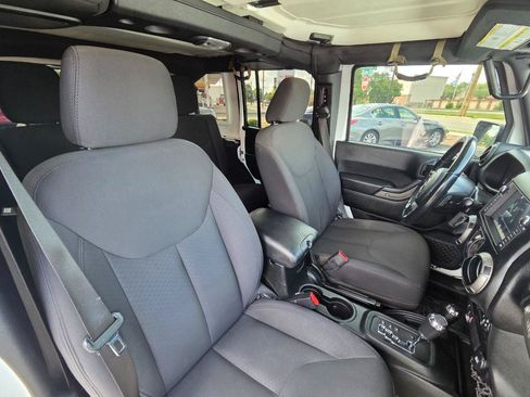 Used 2018 Jeep Wrangler Unlimited Sport S AWD/4WD image 19