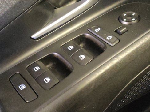 Used 2021 Hyundai Elantra SE FWD image 27