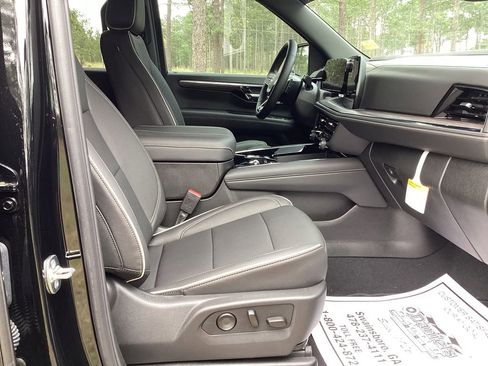 New 2025 Chevrolet Suburban Premier RWD image 25